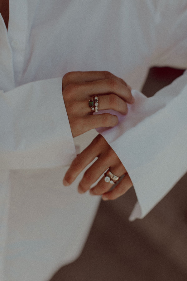 Katie Rose Jewellery, 18ct gold engagement ring styles, east-west ring, sapphires, large diamonds 