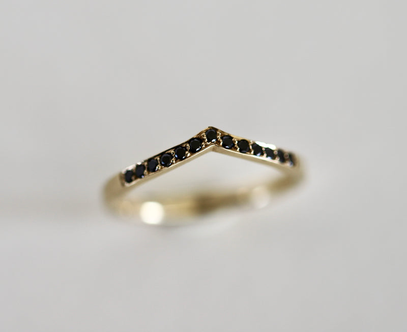 Pointed diamond ring, 9ct gold