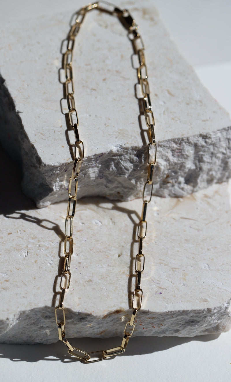 Paper-clip chain necklace