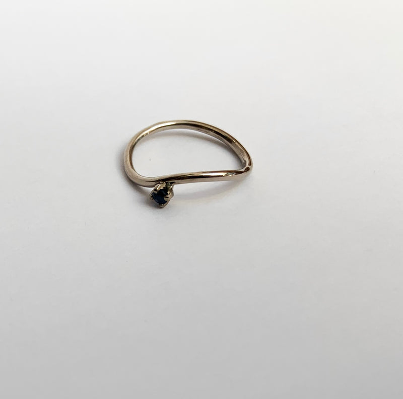 Waves stacker ring one stone