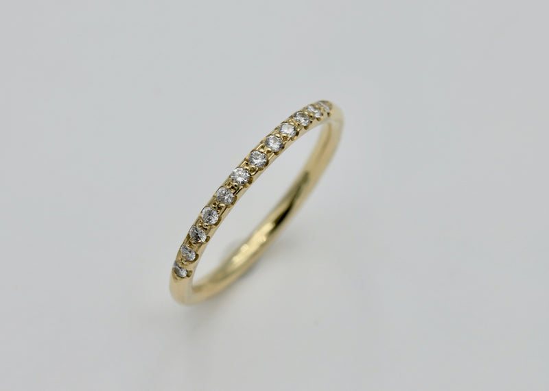 Ellie ring in gold, 2mm round wire ring set with diamonds 
