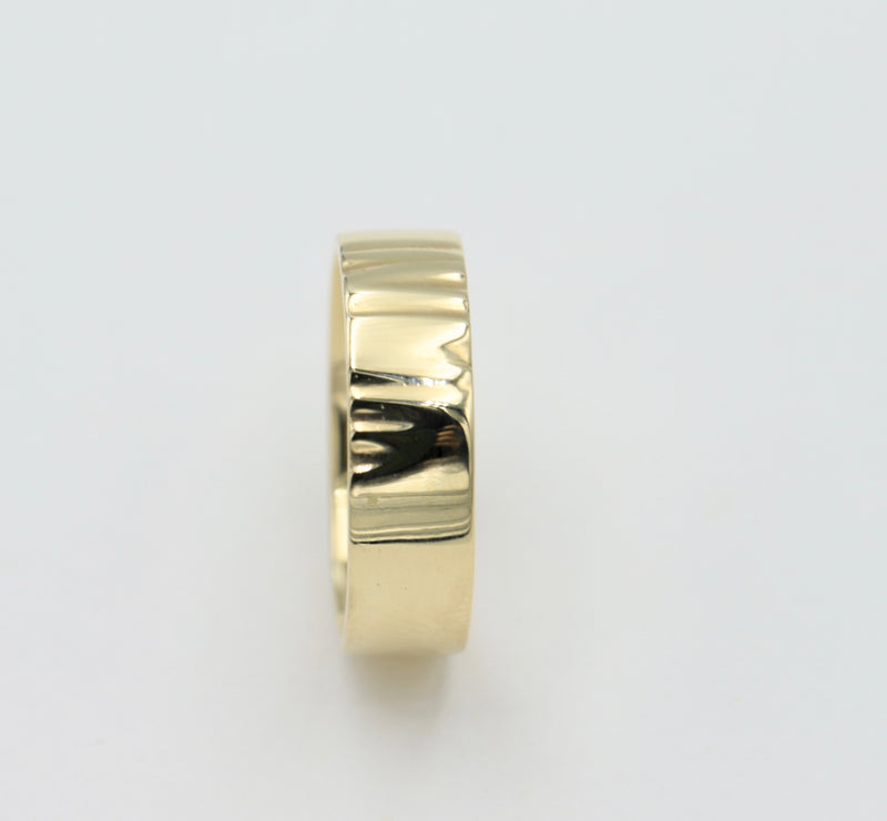 Front view of Ripples Cigar ring, 6mm wide cigar style ring with hand file ripple detail. 