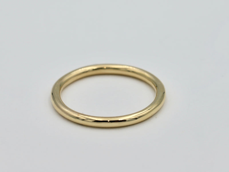 Gold round wire band, 2mm wide 